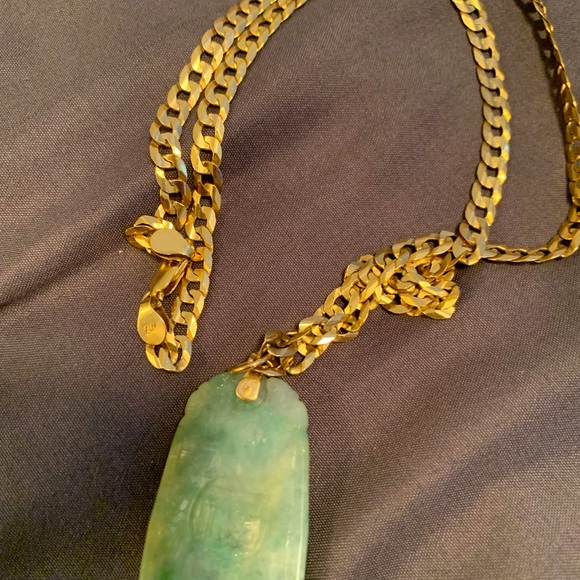 10k Gold Chain W/ Jade pendant - Picture 2 of 6
